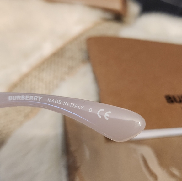 Authentic Burberry Lilac sunglasses - Picture 5 of 5